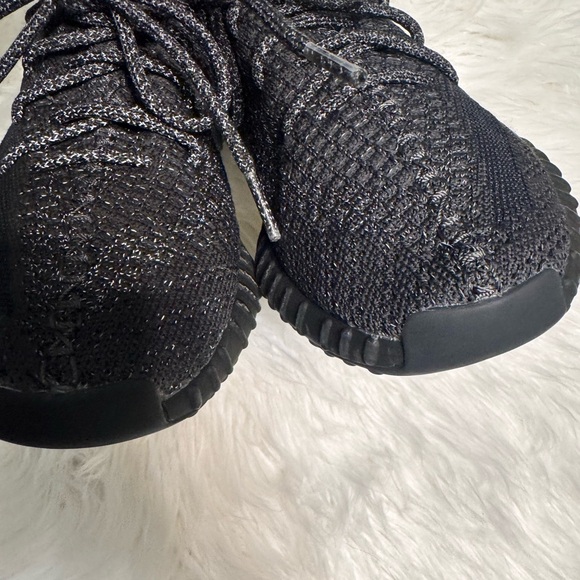 Sleek Black Knit Men's Sneakers - Picture 5 of 12